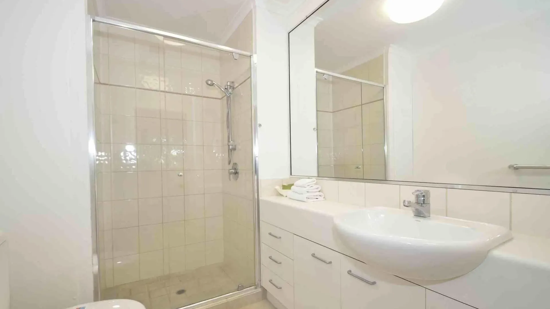 Bermuda Villas Sunshine Coast 4*,
